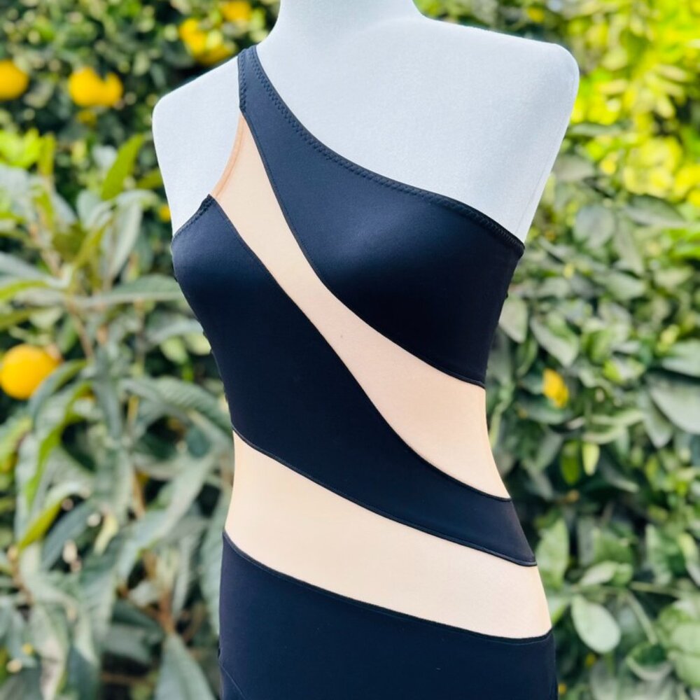 Norma Kamali One Shoulder Sleeveless Black/Cream Maxi Gown Size 6